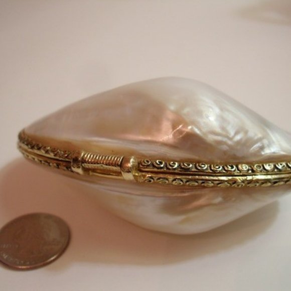 MOP Seashell Set of Two Trinkets Lined in Gold Plated - Picture 10 of 12